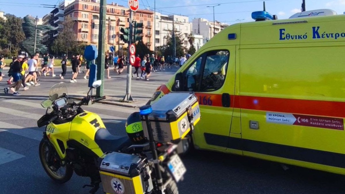 Με ισχυρή παρουσία του ΕΚΑΒ ο 14ος Ημιμαραθώνιος της Αθήνας: 72 περιστατικά αντιμετωπίστηκαν, 7 διακομιδές σε νοσοκομεία