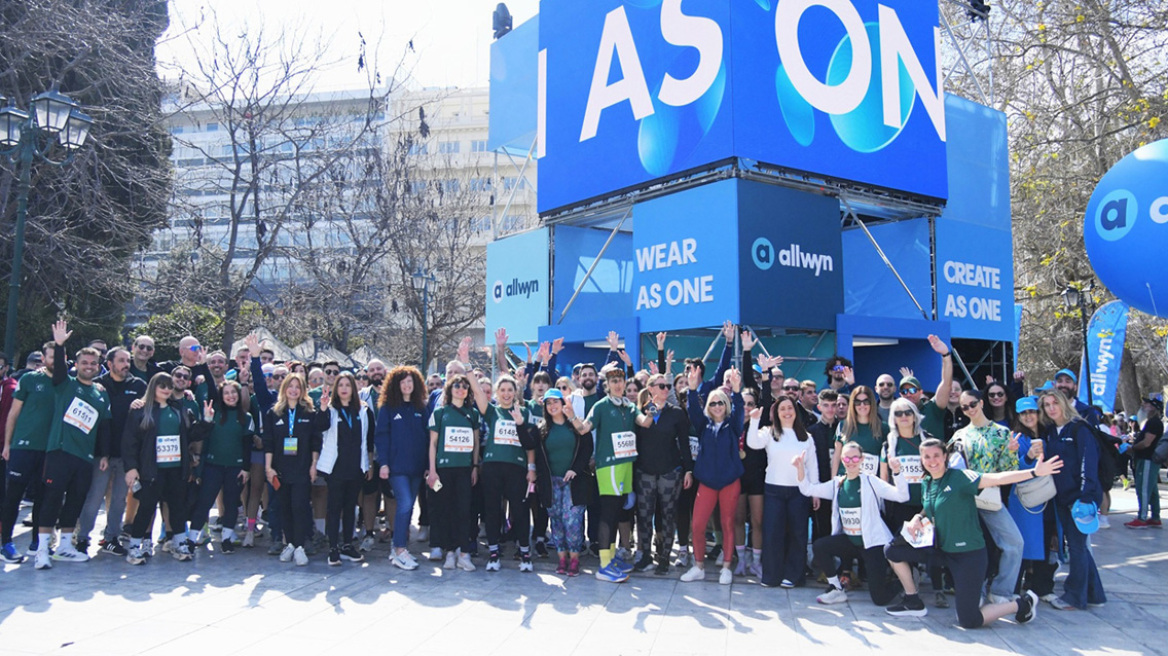 Περισσότεροι από 30.000 δρομείς έτρεξαν σαν ένα στον Ημιμαραθώνιο της Αθήνας