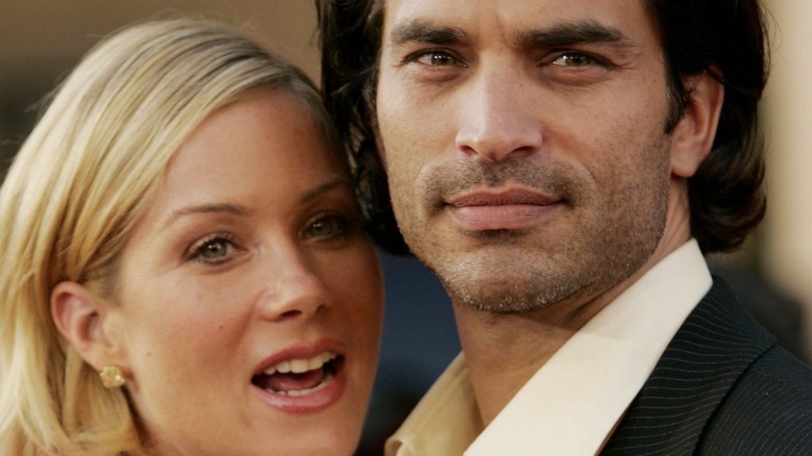 Κριστίνα Άπλγκεϊτ: Πώς κατάλαβε, τη στιγμή του γάμου της με τον Τζόναθαν Σεκ, ότι έκανε ένα μεγάλο λάθος