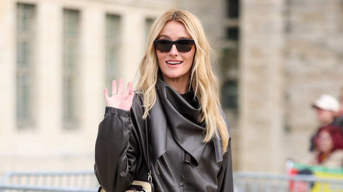 Η Σάρα Πίτζεον επαναφέρει μια μεγάλη τάση στα πανωφόρια του 2025
