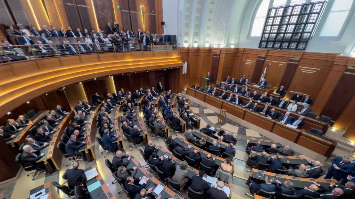 Αναβλήθηκαν λόγω του πολέμου οι βουλευτικές εκλογές στον Λίβανο για δύο χρόνια, μετά από απόφαση του κοινοβουλίου