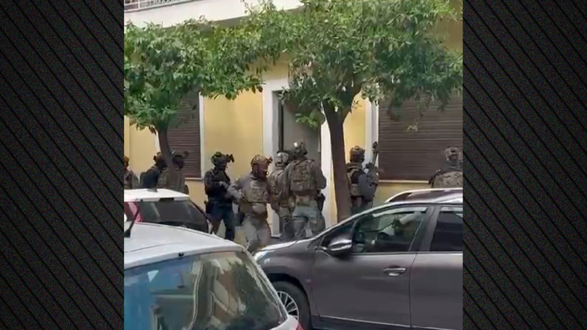 Η στιγμή της επιχείρησης του λιμενικού την ώρα της πώλησης 1,1 κιλών κοκαΐνης αξίας €5.000 στα Σεπόλια, δείτε βίντεο