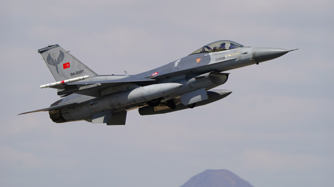 Μέτρο άμυνας και όχι επιθετική ενέργεια τα τουρκικά F-16 στα κατεχόμενα, υποστηρίζει το ψευδοκράτος