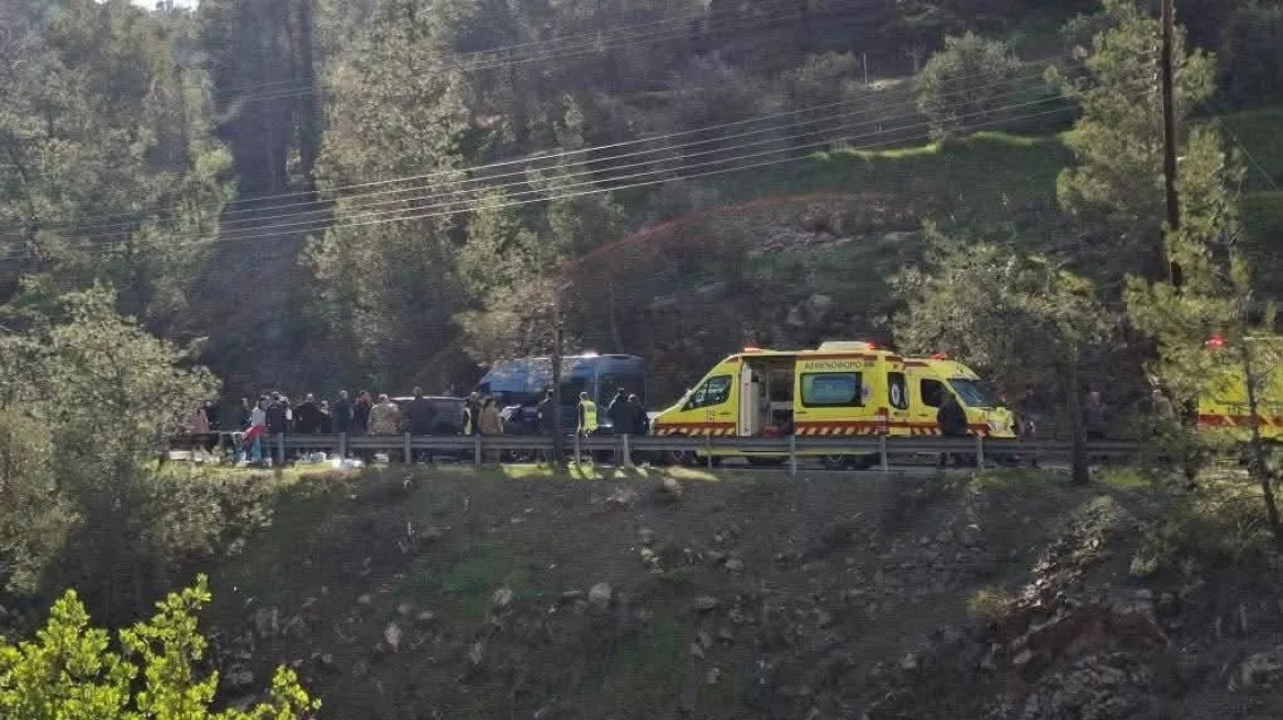 Τροχαίο με σχολικό λεωφορείο στην Κύπρο: 13 τραυματίες από τη σύγκρουση