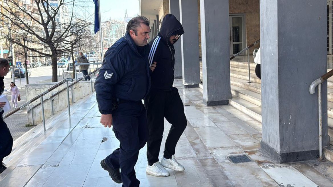 Κακουργηματική δίωξη στον 27χρονο οδηγό που παρέσυρε και σκότωσε 25χρονο στη Θεσσαλονίκη, ερευνάται αν έκανε «κόντρες»
