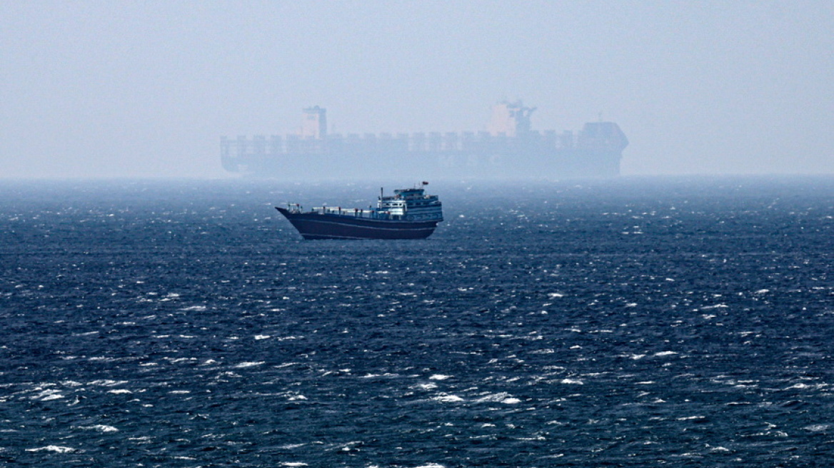 Ποια είναι τα τρία εμπορικά πλοία που δέχτηκαν επίθεση στη Μέση Ανατολή μέσα σε 24 ώρες