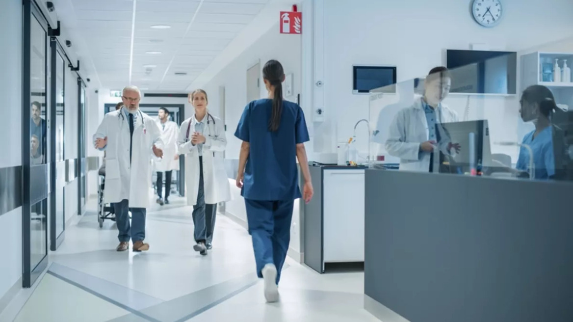 ΕΟΔΥ: Υπό έλεγχο γρίπη και COVID-19, αυξάνονται τα κρούσματα του RSV – Τι δείχνει η νέα έκθεση
