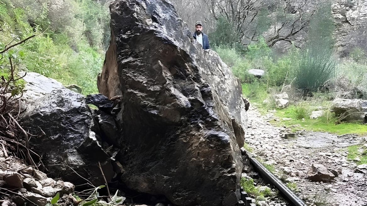 Κατολισθήσεις βράχων στις ράγες του Οδοντωτού, δείτε εικόνες