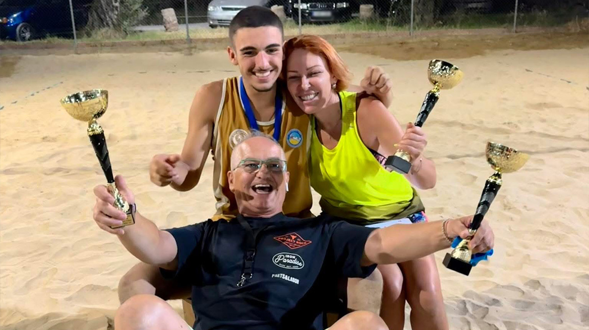 «Σήμερα ο κόσμος μας σκοτείνιασε»: Το σπαρακτικό μήνυμα του πατέρα του 18χρονου Μάκη που σκοτώθηκε στον Πύργο