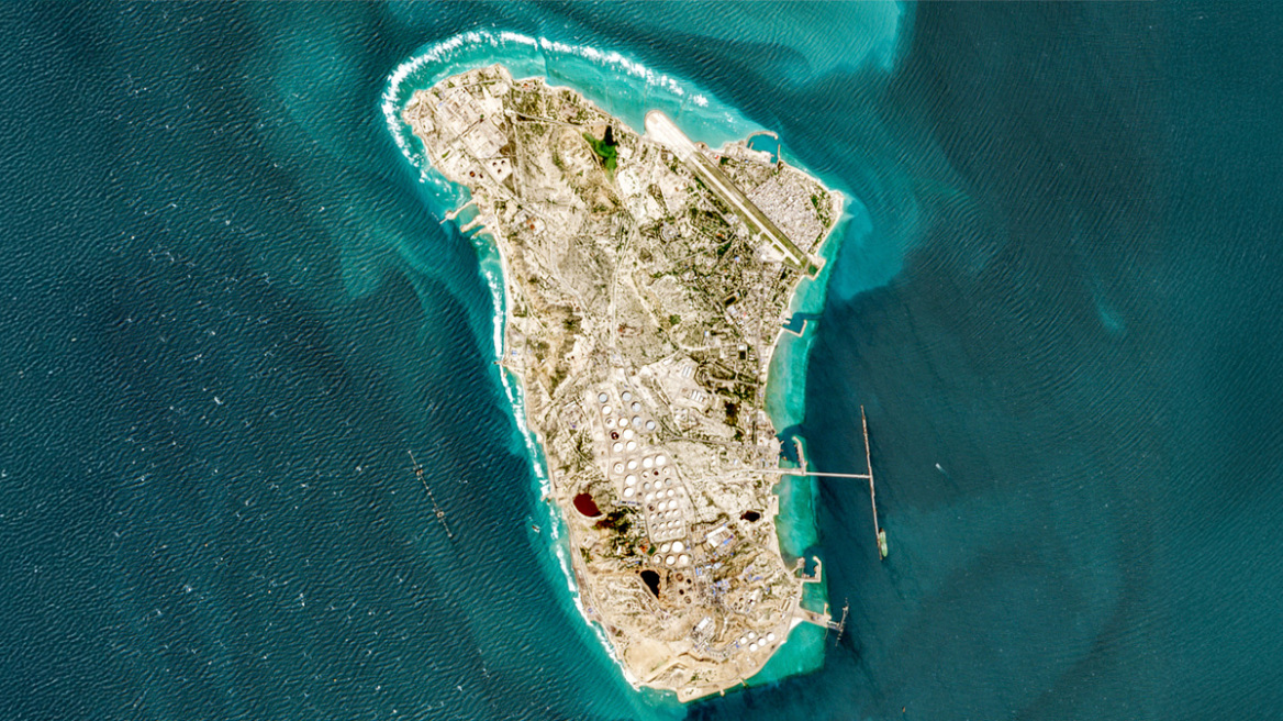 Ελέγχεις το Χαργκ, «τελειώνεις» το Ιράν: «Χειρουργικό» το χτύπημα των ΗΠΑ στο νησί, γιατί δεν στόχευσαν το πετρέλαιο, το σενάριο απόβασης πεζοναυτών