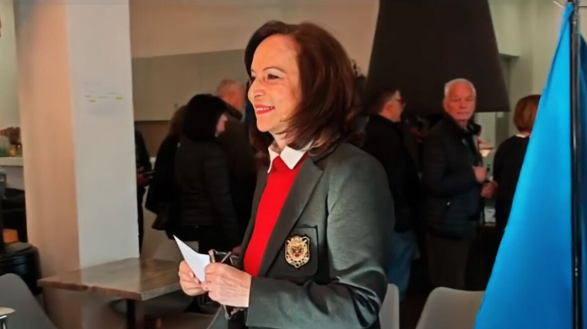 Ψήφισε στη Γλυφάδα η Διαμαντοπούλου: «Πάρα τις αστοχίες, ο λαός θα φέρει την ανατροπή»
