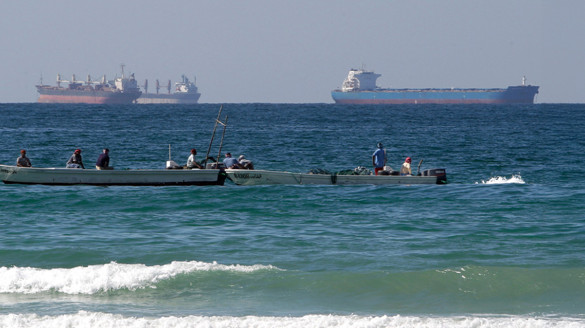 Ιράν: Περίπου 20 πλοία κινούνται προς την έξοδο των Στενών του Ορμούζ