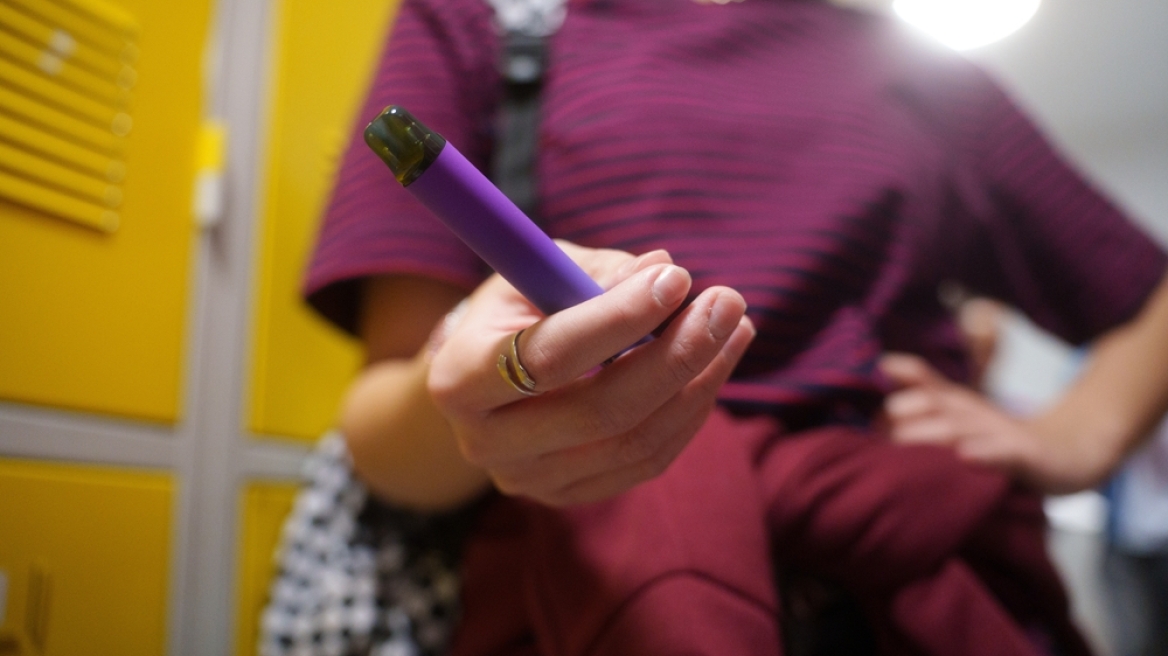 Αυξάνεται το κάπνισμα και το άτμισμα στους εφήβους στην Ελλάδα: Πάνω από το 50% έχουν δοκιμάσει κάποια μορφή τσιγάρου