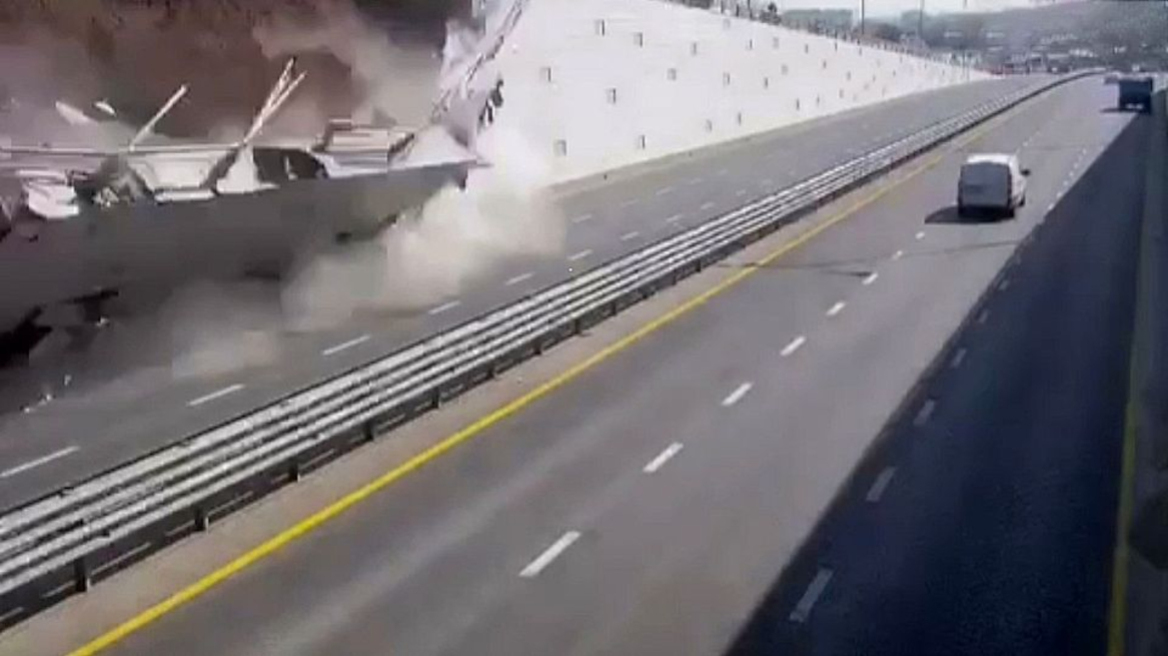 Τείχος σε αυτοκινητόδρομο στην Τασκένδη κατέρρευσε τη στιγμή που περνούσαν αυτοκίνητα