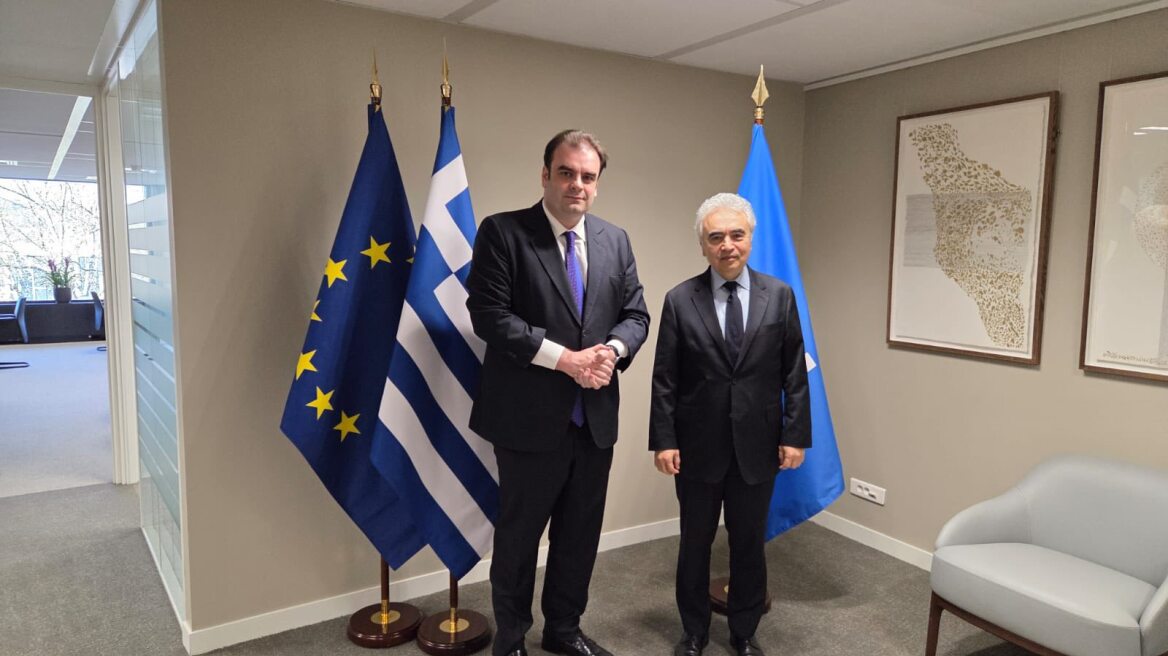 Συνάντηση Πιερρακάκη με τον εκτελεστικό διευθυντή του Διεθνούς Οργανισμού Ενέργειας