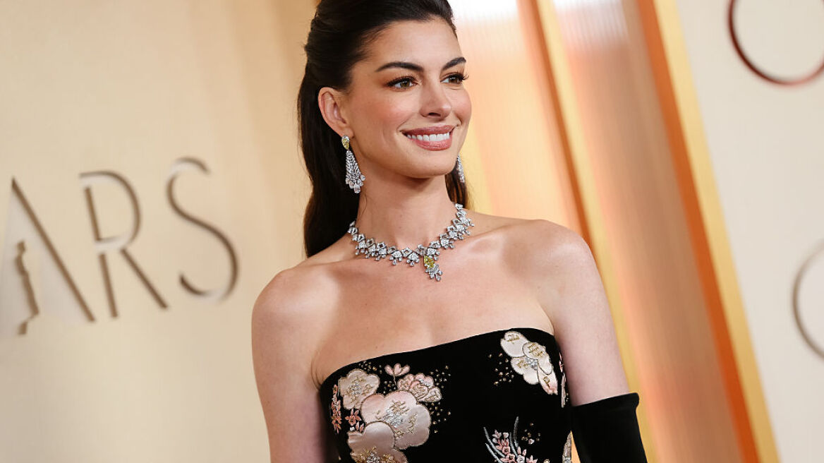 Tο beauty trick της Αν Χάθαγουεϊ για πιο ξεκούραστο βλέμμα στα Όσκαρ (βίντεο)