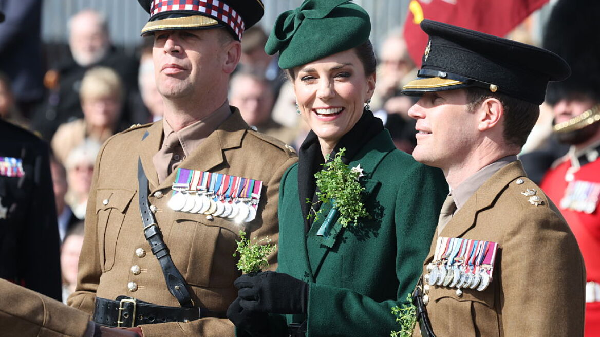 Η Kate Middleton με σκούρο πράσινο φόρεμα σε επίσημη εμφάνιση