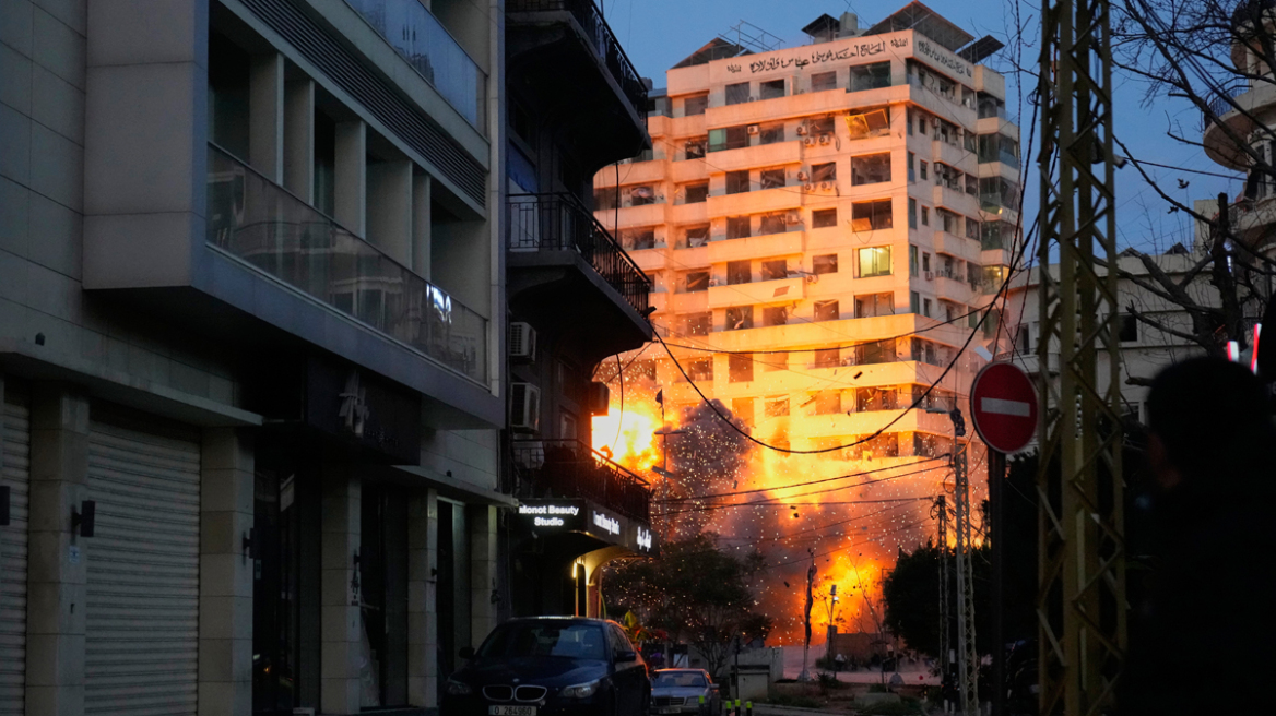 Βηρυτός: Η στιγμή που ισραηλινός βομβαρδισμός κατεδαφίζει κτήριο 22 ορόφων, δείτε βίντεο
