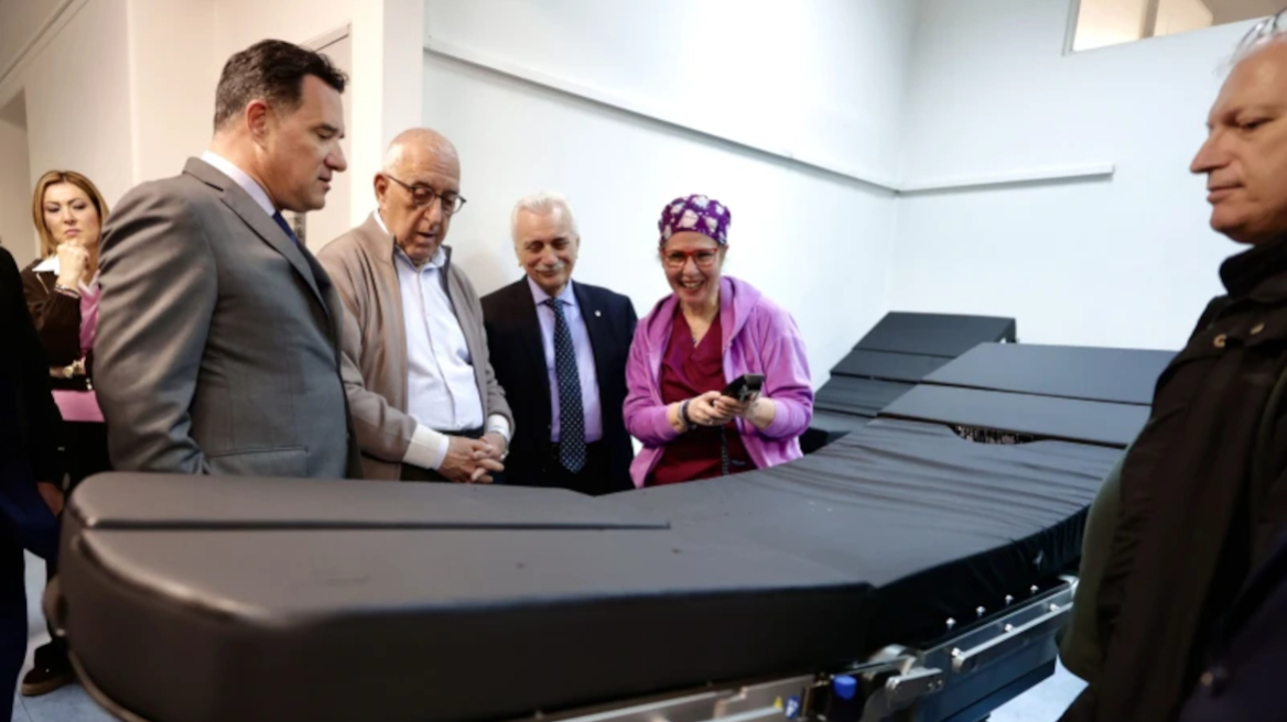 Εγκαίνια τεσσάρων νέων χειρουργικών τραπεζών στον Ερυθρό Σταυρό, δωρεά της Βουλής των Ελλήνων