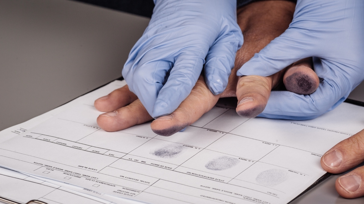 Δικαστήριο Ευρωπαϊκής Ένωσης: Φωτογραφίες και αποτυπώματα μόνο σε περίπτωση απόλυτης ανάγκης