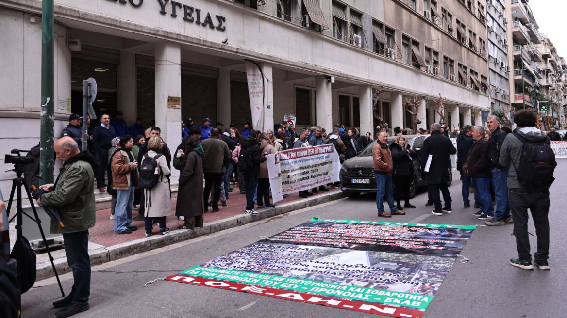 Απεργία σήμερα των εργαζομένων στα δημόσια νοσοκομεία, συγκέντρωση στο υπ. Υγείας
