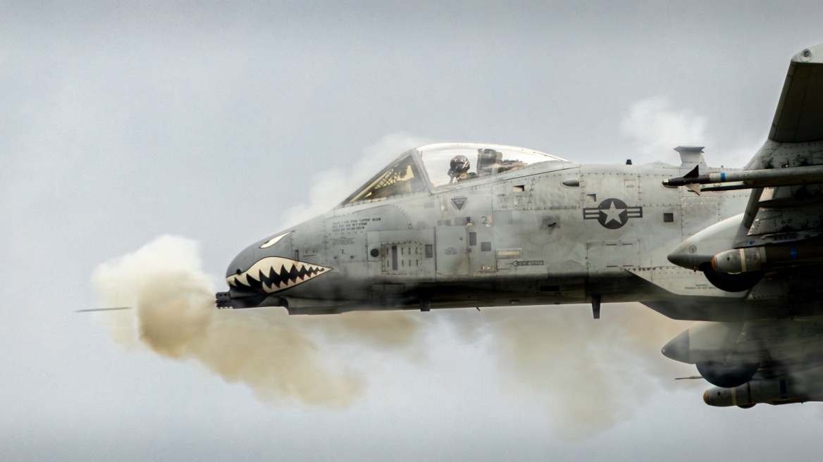 WSJ: Αμερικανικά πολεμικά αεροσκάφη ξεκινούν τη μάχη για την απελευθέρωση των Στενών του Ορμούζ