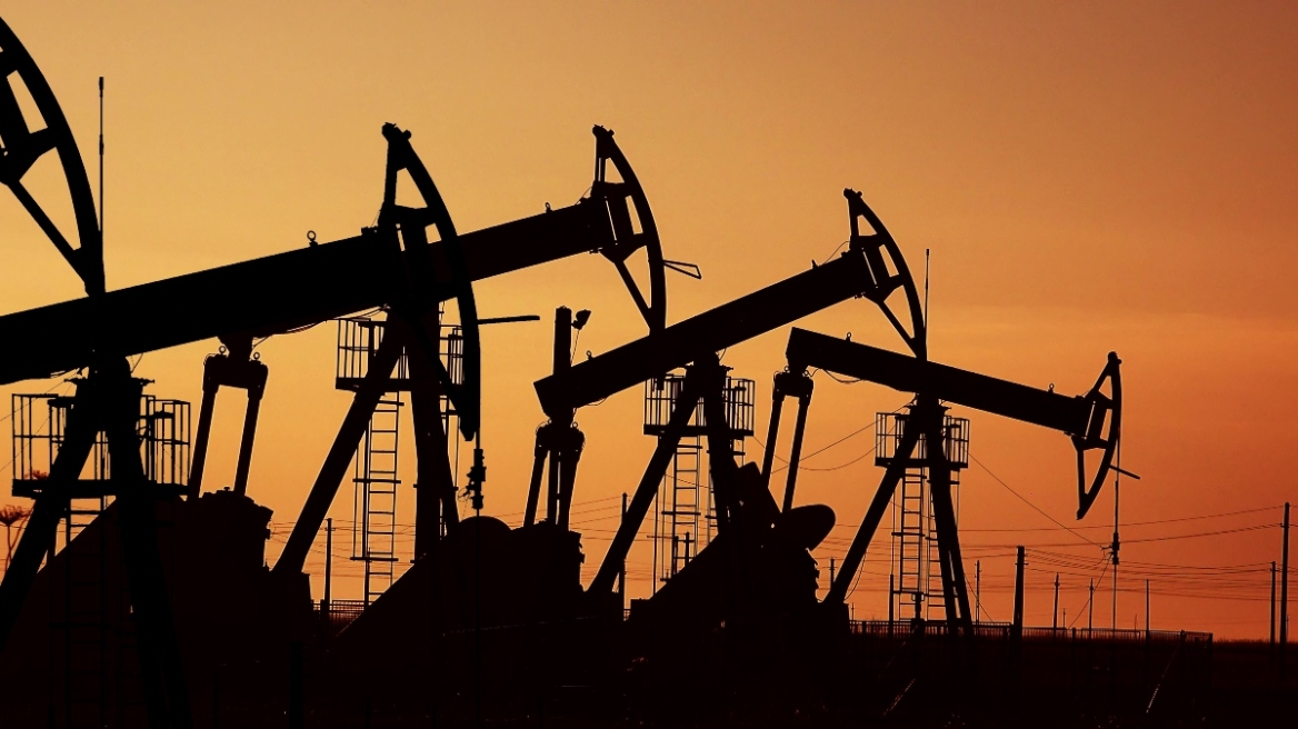 Πετρέλαιο: Σε αντίθετες τροχιές Brent και WTI με φόντο Τραμπ και Στενά του Ορμούζ