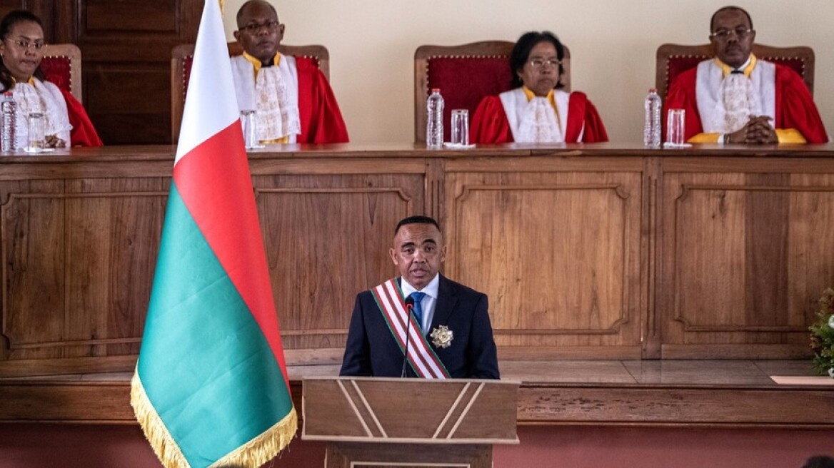 Από ανιχνευτή ψεύδους και συνέντευξη θα περάσουν οι υπουργοί στη Μαδαγασκάρη: «Ψάχνουμε κάποιον να είναι... πάνω από 60% καθαρός»