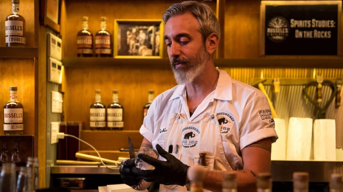 Από μπάρμαν έγινε εκατομμυριούχους πουλώντας παγάκια