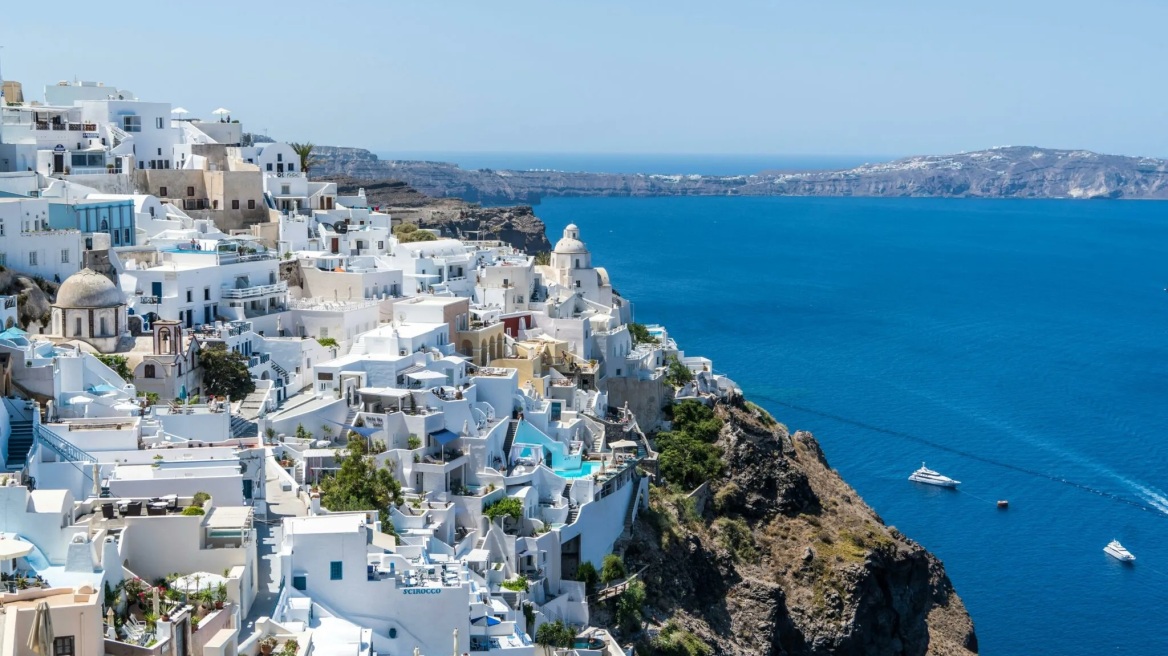 Με οδηγό το Πάσχα «ανοίγει» η τουριστική σεζόν - Θετικά μηνύματα από Κρήτη, Ρόδο και Σαντορίνη