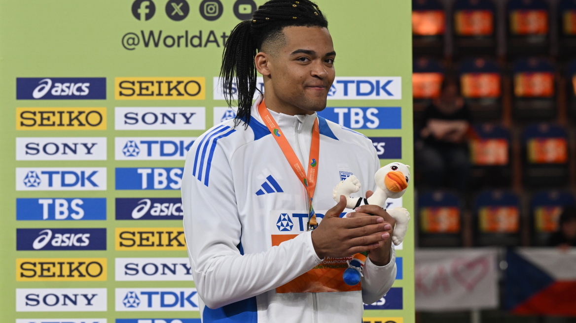 Η απονομή του ασημένιου μεταλλίου στον Καραλή: «Είμαι χαρούμενος και ξενυχτισμένος, ζω το όνειρό μου», βίντεο και φωτογραφίες