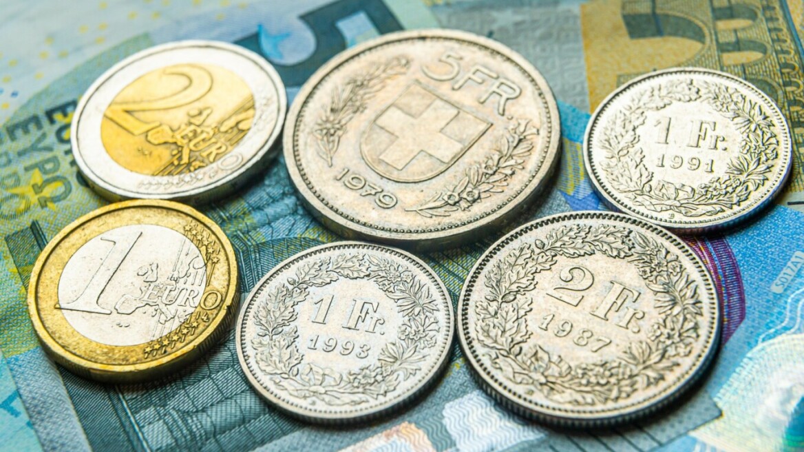 Ο πόλεμος στη Μ. Ανατολή αυξάνει το κόστος για τους δανειολήπτες σε ελβετικό φράγκο - «Ανάχωμα» η ρύθμιση του ΥΠΟΙΚ, με μείωση δόσεων έως 42%