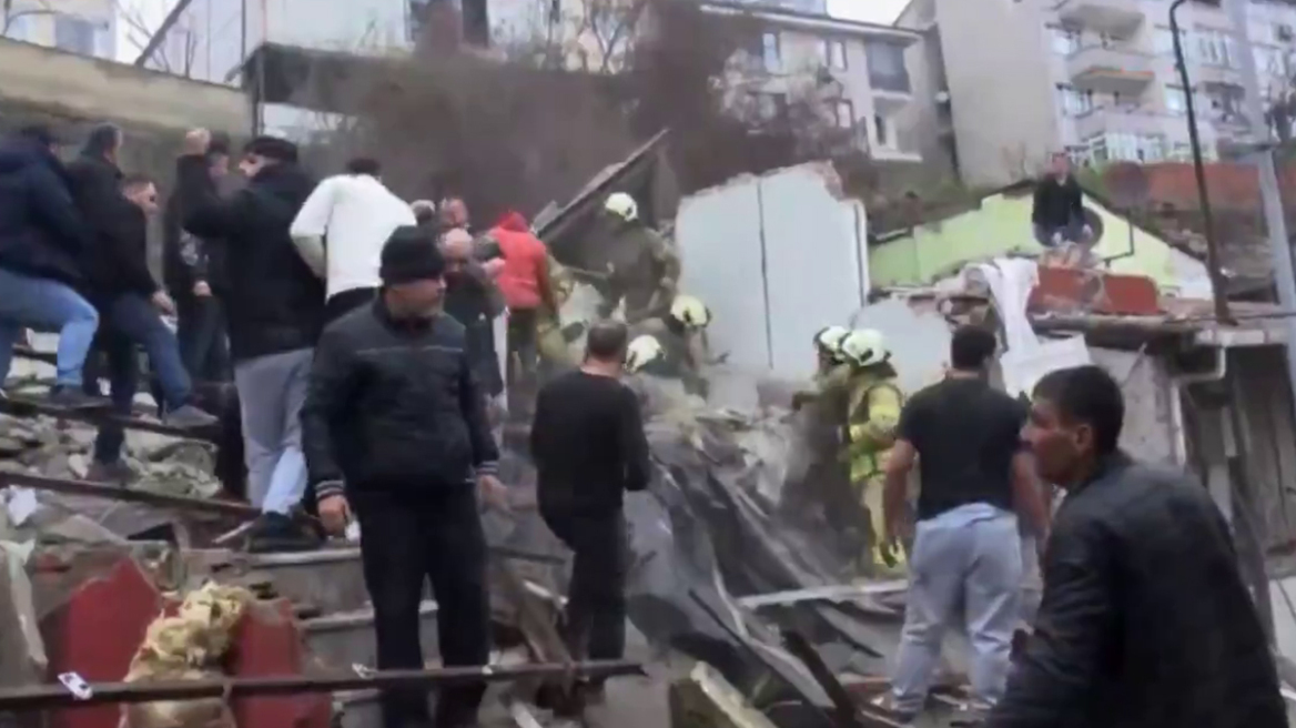 Κατέρρευσαν δύο κτήρια στην Κωνσταντινούπολη: Ανασύρθηκαν επτά άτομα από τα συντρίμια, δείτε βίντεο