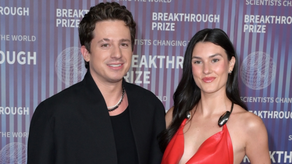 Ο Τσάρλι Πουθ και η σύζυγός του υποδέχθηκαν το πρώτο τους παιδί