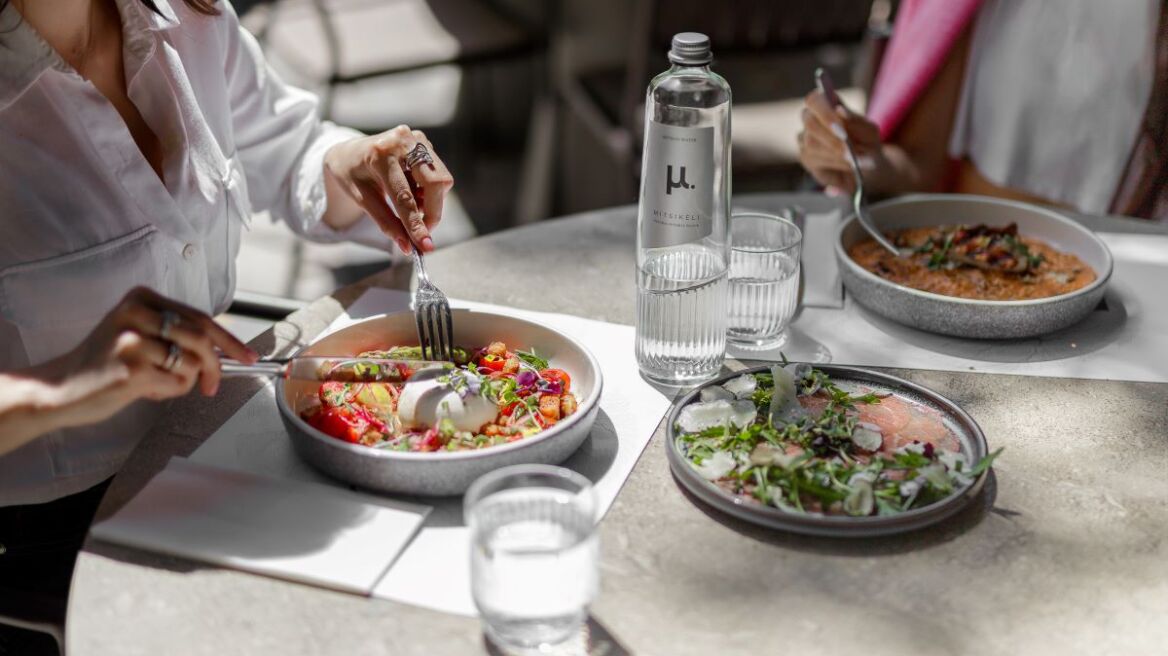 Όταν το νερό γίνεται μέρος της εμπειρίας: Το premium νερό μ. στο 10ο Dine Athens Restaurant Week