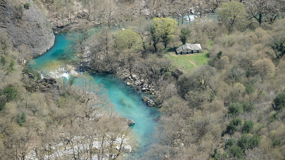 Η σημασία του πιο πολύτιμου αγαθού ζωής: Πώς το νερό στηρίζει οργανισμό και περιβάλλον