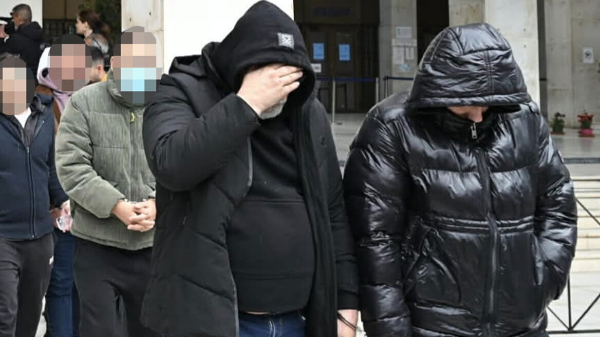 Απάτη εκατομμυρίων με άρωμα σελέμπριτι σε βάρος του ΕΦΚΑ Απάτη εκατομμυρίων με άρωμα σελέμπριτι σε βάρος του ΕΦΚΑ