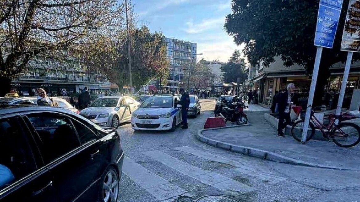 Έκαναν αλκοτέστ σε πλήρωμα περιπολικού στα Τρίκαλα την 25η Μαρτίου