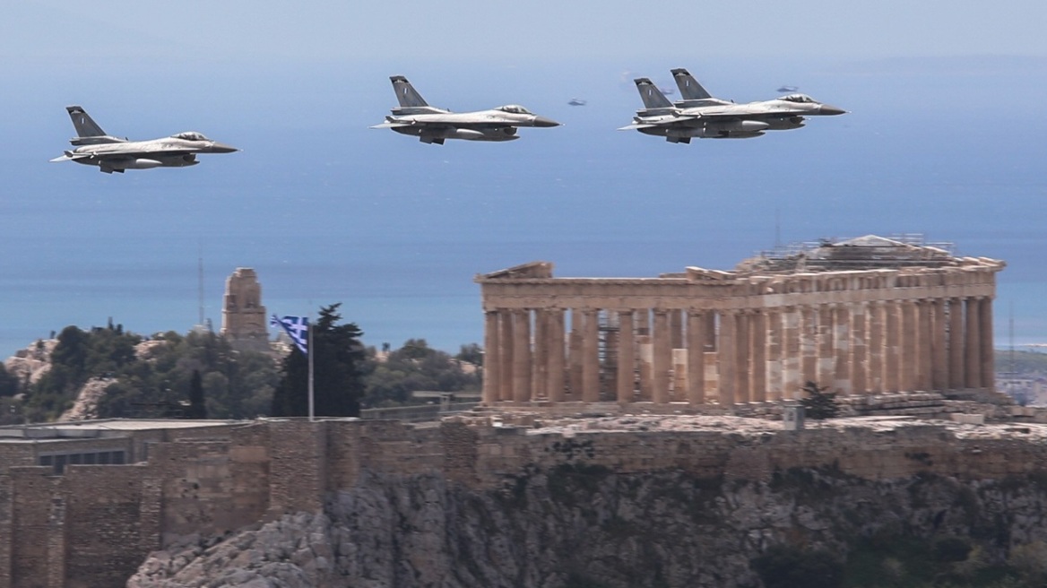 Έσκισαν τον ουρανό της Αθήνας Rafale, Mirage, ελικόπτερα και Canadair, δείτε βίντεο και φωτογραφίες