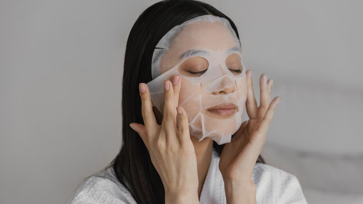 Sheet Masks: Τα μυστικά που θα κάνουν την εφαρμογή τους πιο αποτελεσματική
