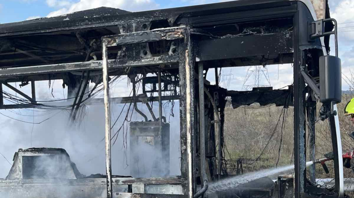 Φωτιά σε λεωφορείο του ΚΤΕΛ στη Θεσσαλονίκη, δείτε βίντεο 
