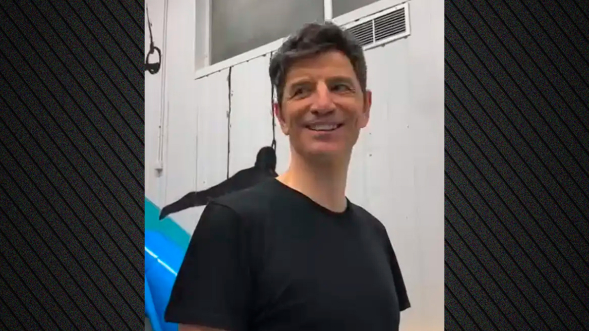 Ο Σάκης Ρουβάς έκανε ενόργανη γυμναστική μετά από 20 χρόνια, δείτε βίντεο