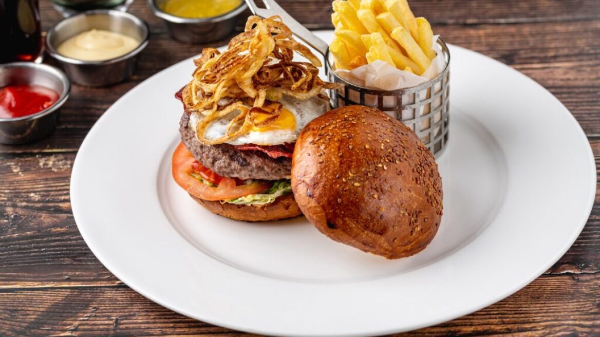 Τραγανό κρεμμύδι: Πώς να το φτιάξετε για να απογειώσετε τα πιάτα σας