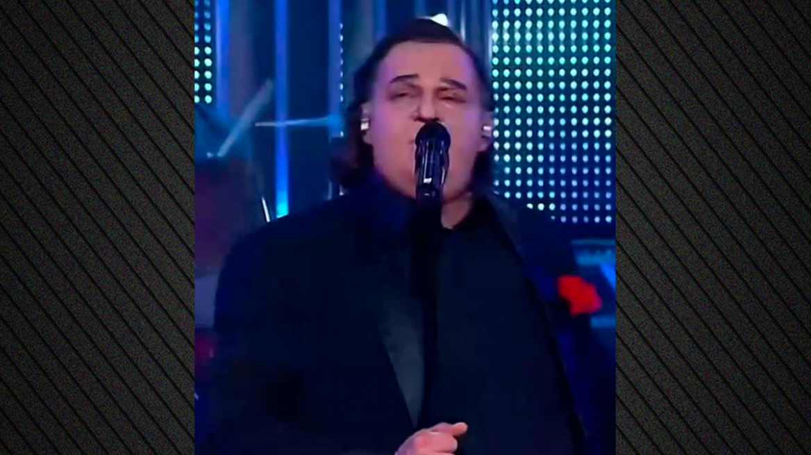 Παίκτης από το Your Face Sounds Familiar της Βουλγαρίας ενσάρκωσε τον Βασίλη Καρρά και έγινε χαμός από... γαρύφαλλα, δείτε το βίντεο