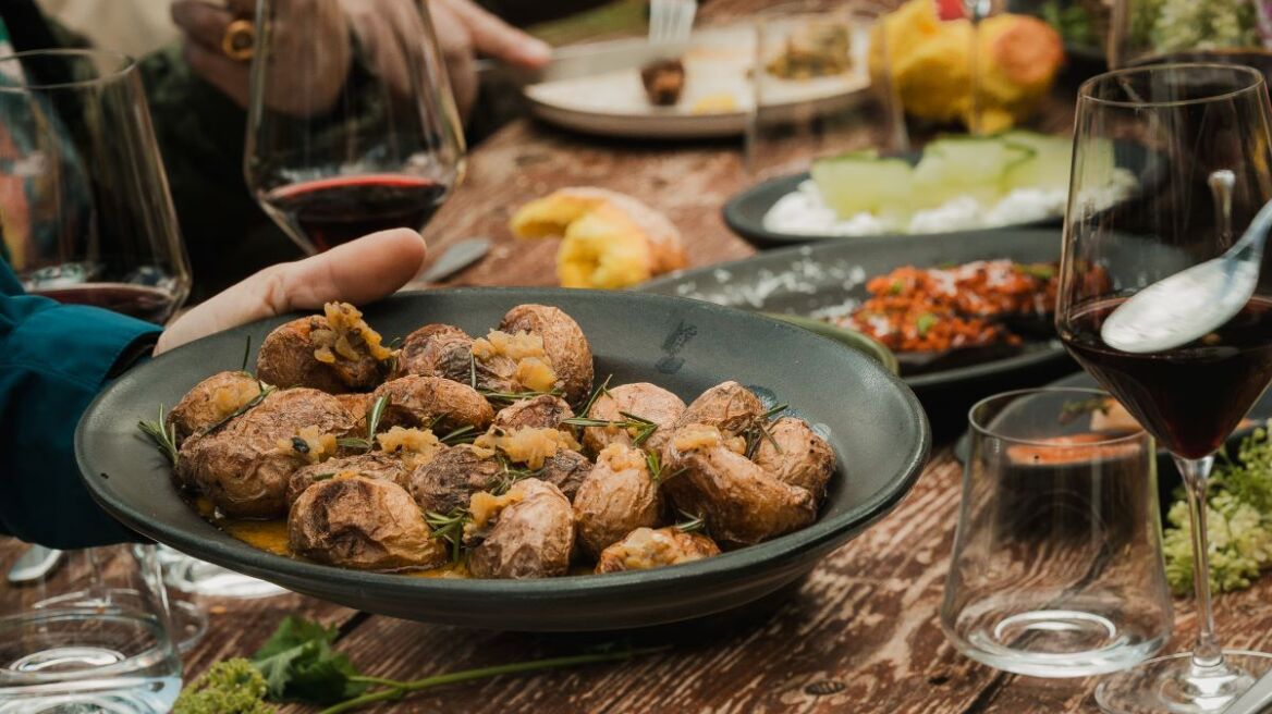 To Cantina στην ορεινή Αρκαδία με ψησίματα και 50 πασχαλινές συνταγές