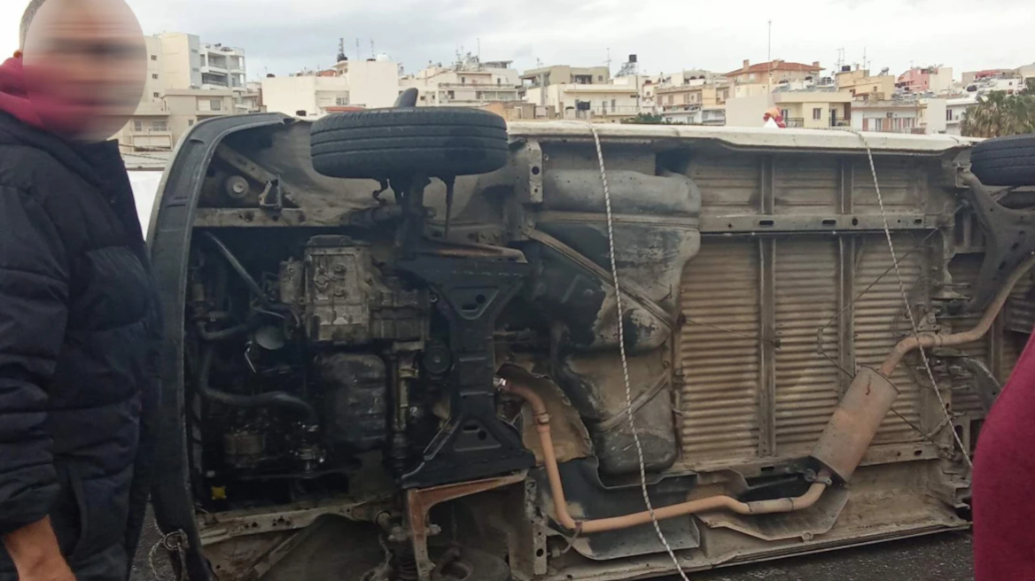 Πανικός σε λαϊκή αγορά στο Ηράκλειο: Αναποδογύρισαν αγροτικά κι έπεσαν οι τέντες εξαιτίας των δυνατών ανέμων , δείτε βίντεο
