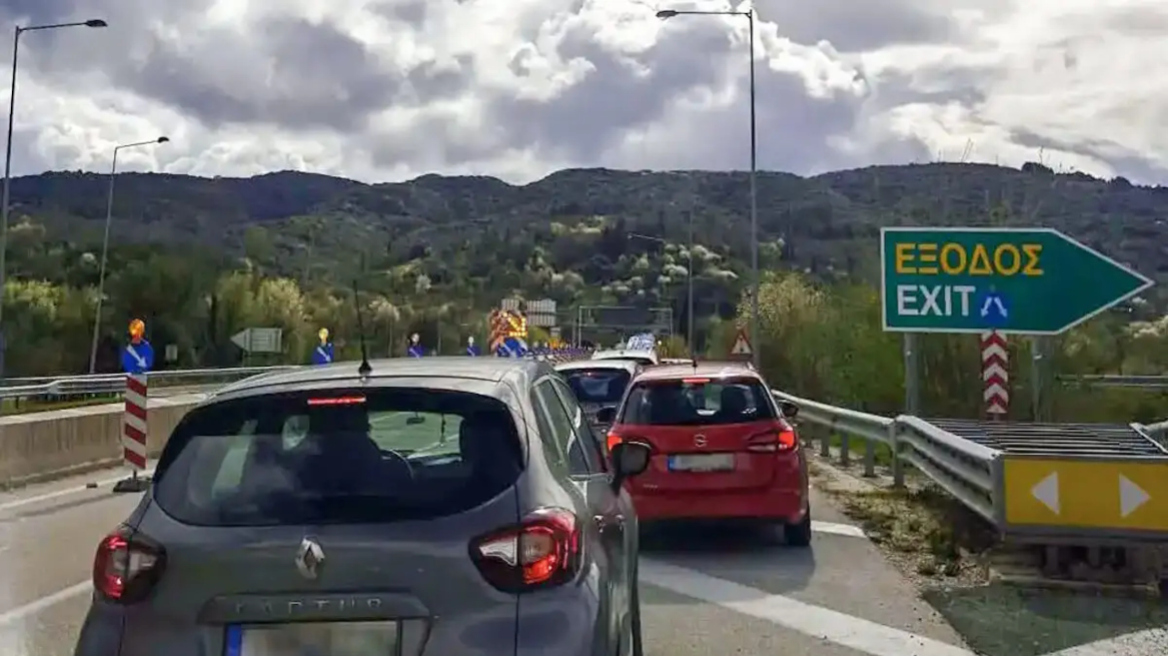 Έσπευσε να βοηθήσει σε θανατηφόρο τροχαίο και παρασύρθηκε κι αυτός: Τραγικό διπλό δυστύχημα στην Εγνατία με δύο νεκρούς  -  βίντεο
