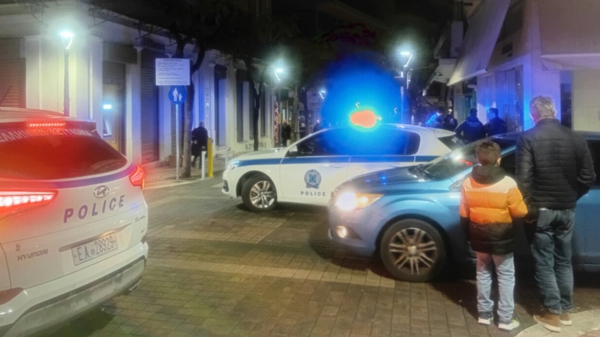 Συνελήφθησαν τρεις ανήλικοι για την επίθεση σε 16χρονο στο Αγρίνιο, χειροπέδες και σε τρεις γονείς