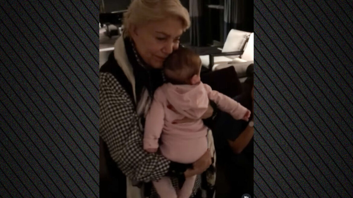 Το συγκινητικό βίντεο με τη Μαρινέλλα να κοιμίζει την κόρη της Ήβης Αδάμου στην αγκαλιά της