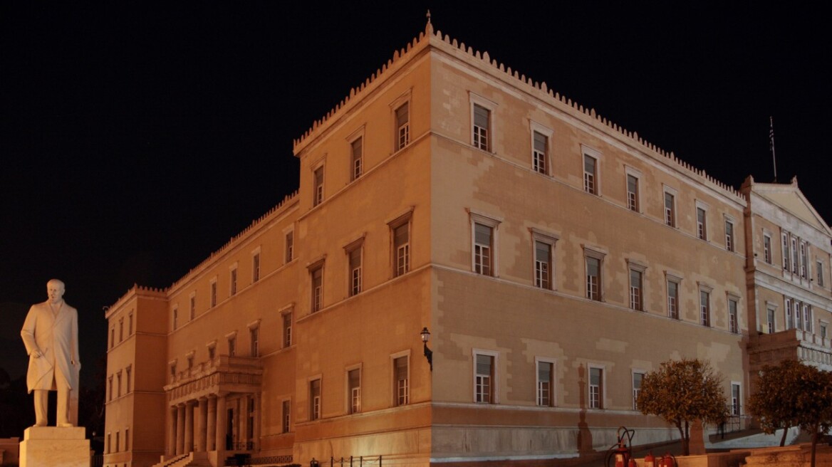 Έσβησαν τα φώτα του Κοινοβουλίου για την «Ώρα της Γης»